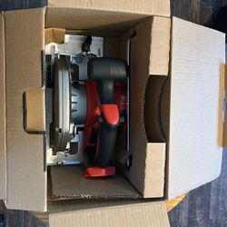 Milwaukee M18 Cordless Circular Saw 6-1/2”