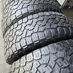 4 used tires Lt285 70r17 Toyo AT111 Open Country $280.00