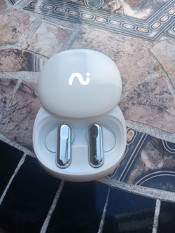 Ear buds headphones