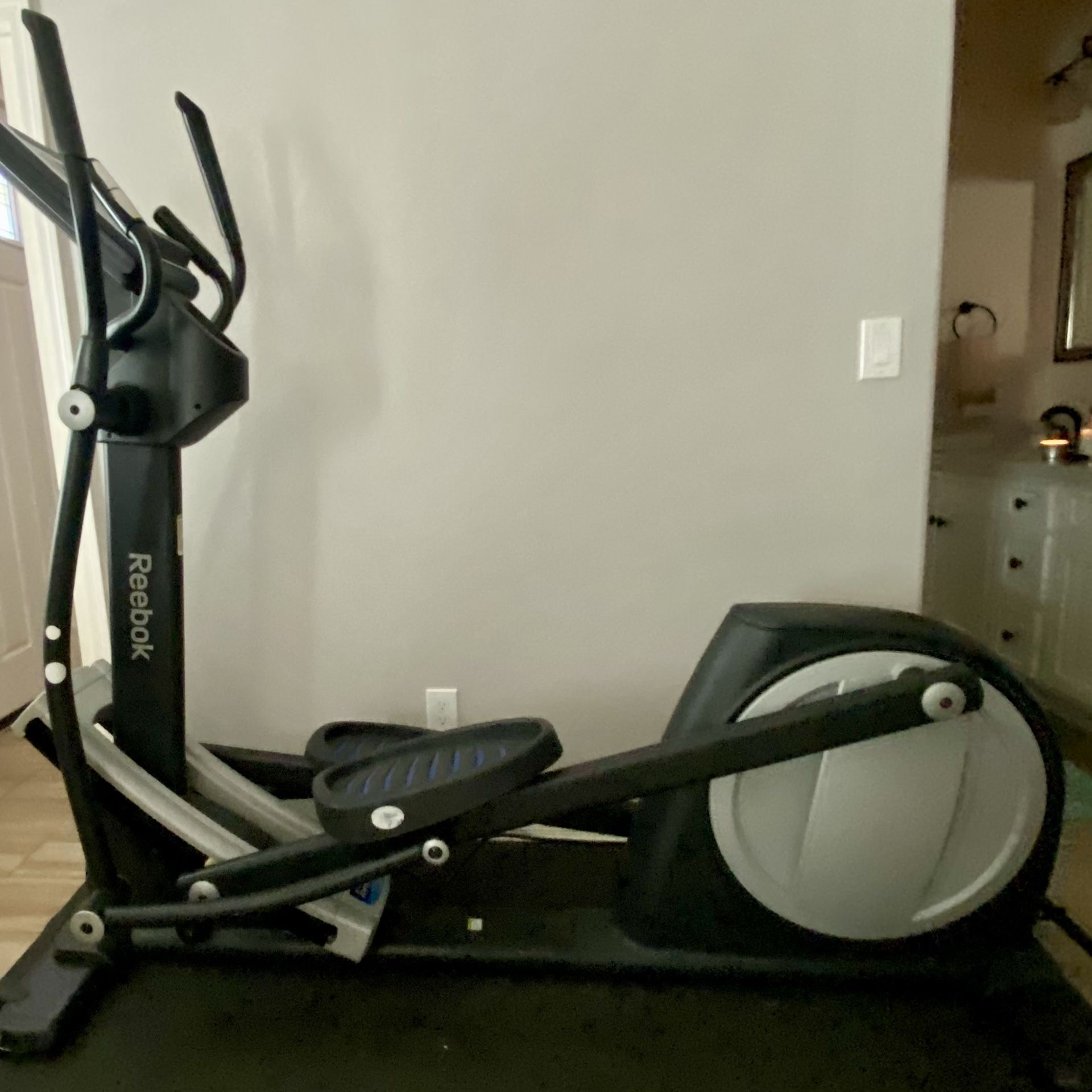 Reebok 7.0 Elliptical Super Ramp Precor technology for Sale in Sun City AZ OfferUp