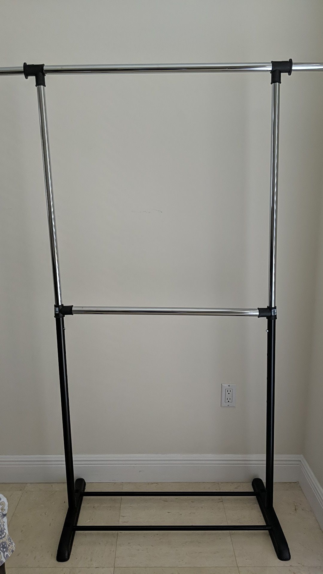 Standing closet with 2 Rows.