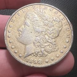 🤩Beautiful Gold Toned Morgan🤩