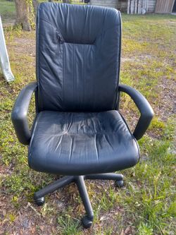 Office Chair With Wheels - Black