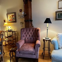 Elegant vintage style club chair-very good condition