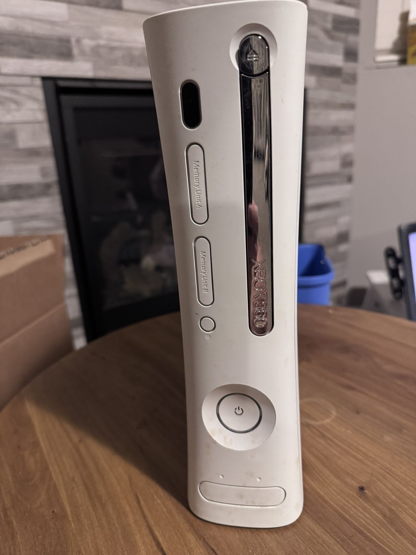 XBOX 360, 60 GB With 5 Games