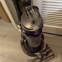 Dayson Vacuum Cleaner Works Great 