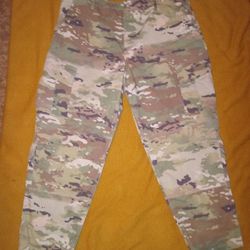 A Pair Of Camouflage Pants,    size  46 X 33