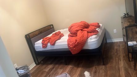 Full size bed with mattress