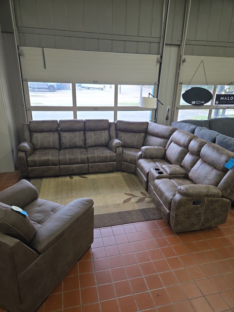 New 3 Piece Sectional