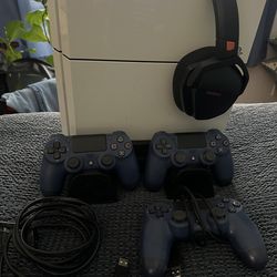 PlayStation 4 Console Bundle – 3 Controllers, 18 Games, & Headset