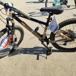 Ozark Trail 24" M.1 Vibe Mountain Bike 8 Speed