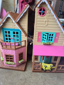 Little play house with toys