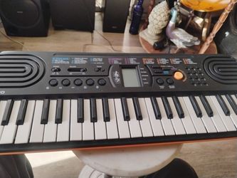 Small Casio piano sa_ 76