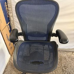 Herman Miller Aeron ( SIZE C ) FULLY LOADED ( CHECK PHOTO )