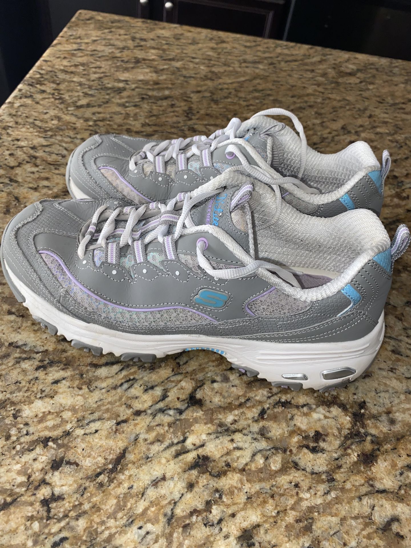 Skechers D’Lites Size 10W  