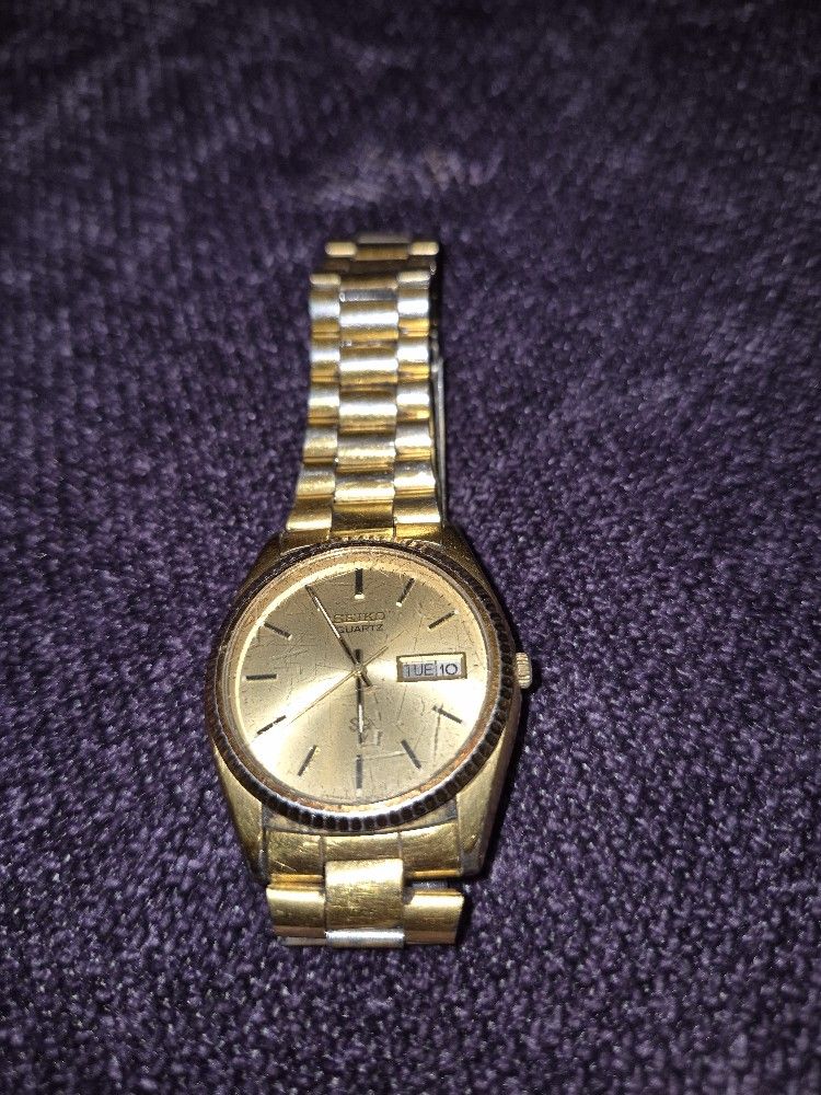 Vintage Seiko Quartz Gold Tone Watch Day Date Japan 5Y23-8020 Men's 1980s