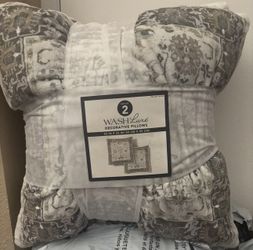 New set of 2 Wash Luxe Decorative pillows 22in x 22in w/ removable covers