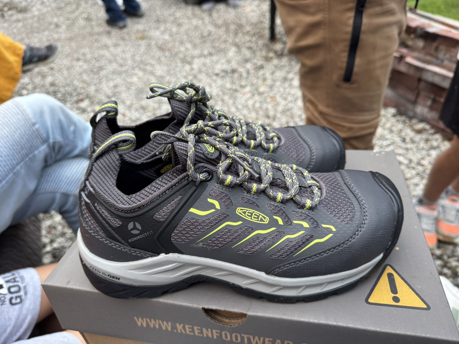 Utility Footwear Women Size 6.5