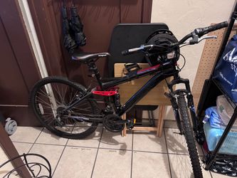 Mongoose Standoff Dual Suspension Mountain Bike