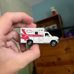 Matchbox 2009 Mattel car toy, Ford E-350 Ambulance, made in Thailand, in good condition