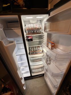 GE Side-by-Side Refrigerator with Freezer