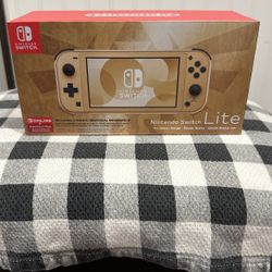 Nintendo Switch Lite Hyrule Edition