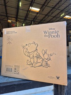 ❇️ Winnie the Pooh™ Swivel Vanity Chair, New in the Box.
