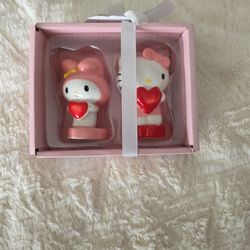 Hello Kitty salt qnd pepper shakers