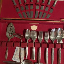 Oneida Community Silver plated Flatware Set In Box