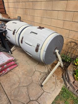 Compost tumbler