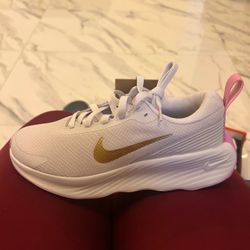 Brand New women’s Nike Promina
