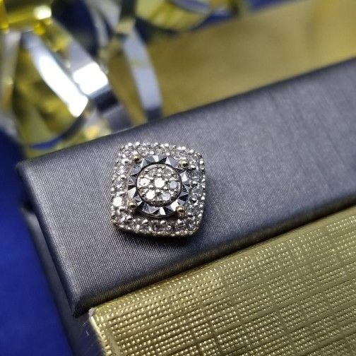 Single 10K Yellow Gold Stud Earrings - 22 Diamonds .22 Carat T.W. 1g (#9347)