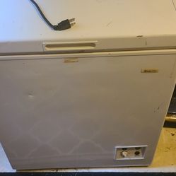 Chest Freezer 5.3 Cubic Feet