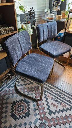 2 Vintage cantilever chairs