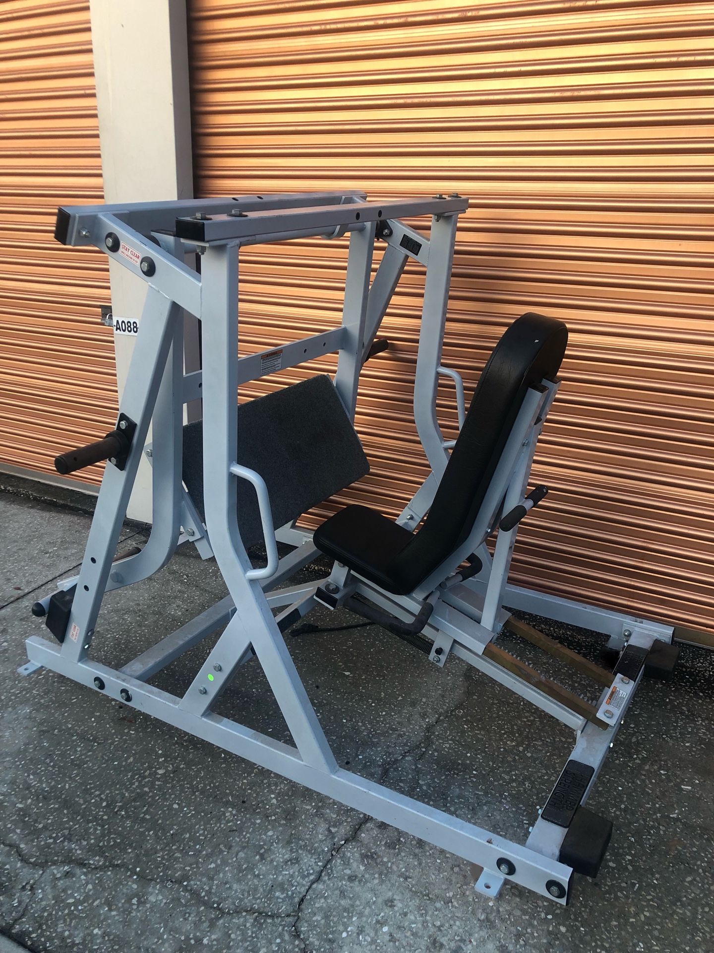 Leg Press By Hammer Strength Plate Loaded w/ Weight Storage Pegs