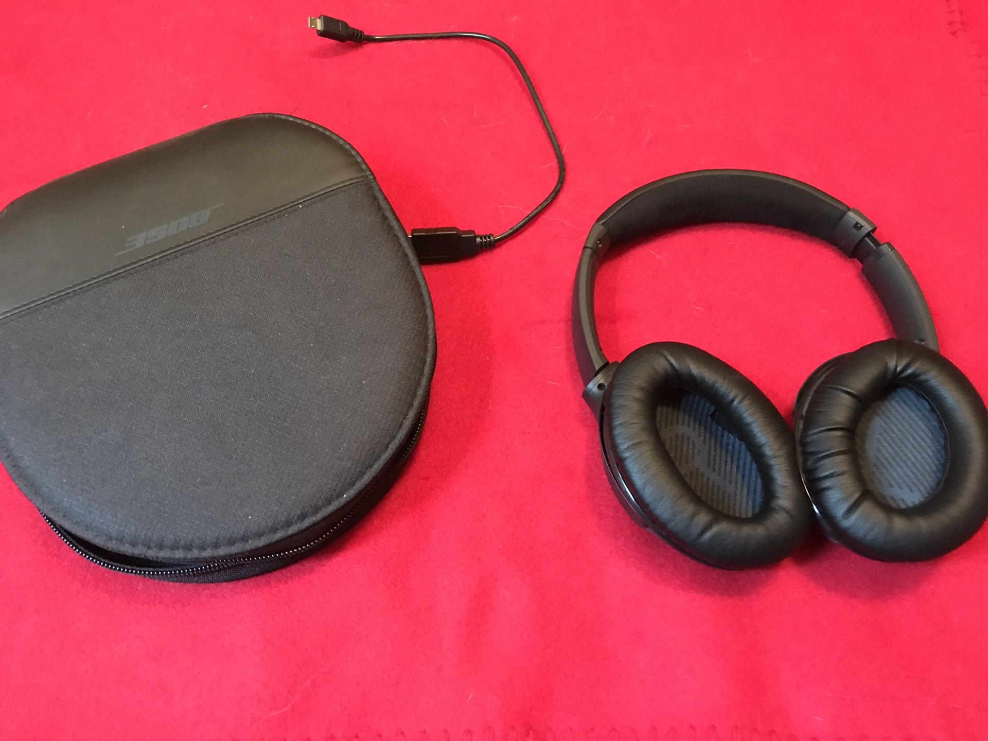 Bose QuietComfort 35 Wireless Headphones ll, with Microphone, Noise Canceling, Black