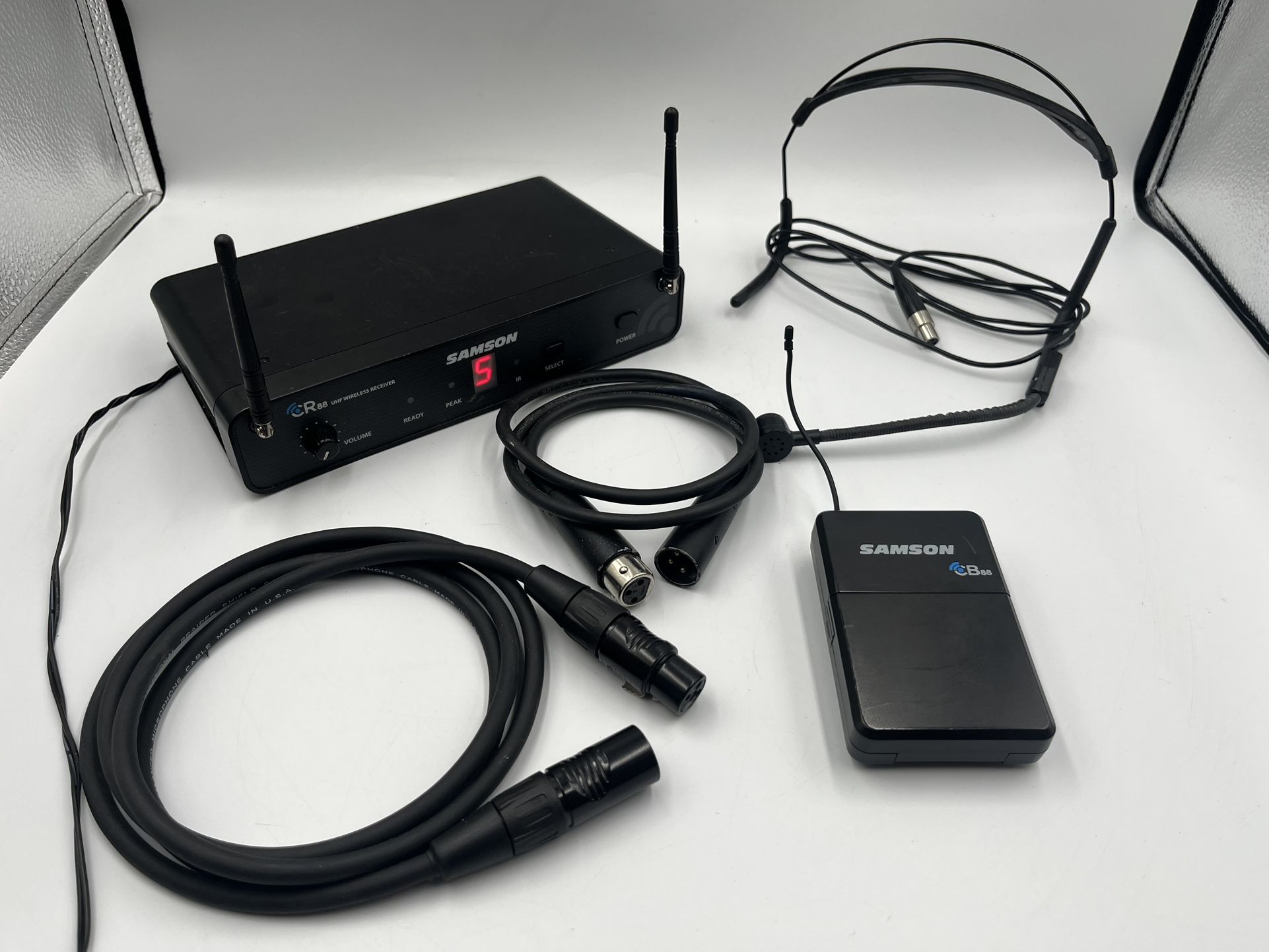 Samson Concert 88x Headset Wireless System -includes a CR88x receiver, a CB88 beltpack transmitter, and an HS5 headset microphone.