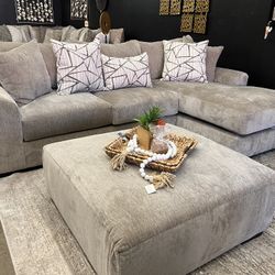 New Beautiful Sectional With Ottoman 🤩