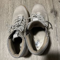 (Cliffs By White Mountain) Greyish Beige - 9 + 1/2 Shoes / Boots 