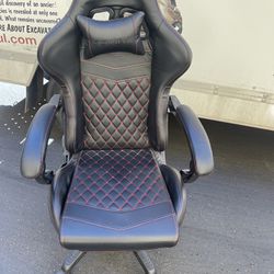 Game Chair Excellent Condition Lightly Used For Only Two Months Please Don't Lowball Me