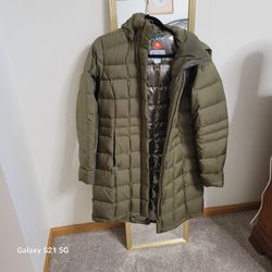 Columbia woman's M jacket is in excellent condition