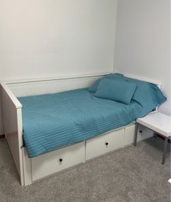 IKEA HEMNES DAYBED W/ TRUNDLE AND DRAWERS