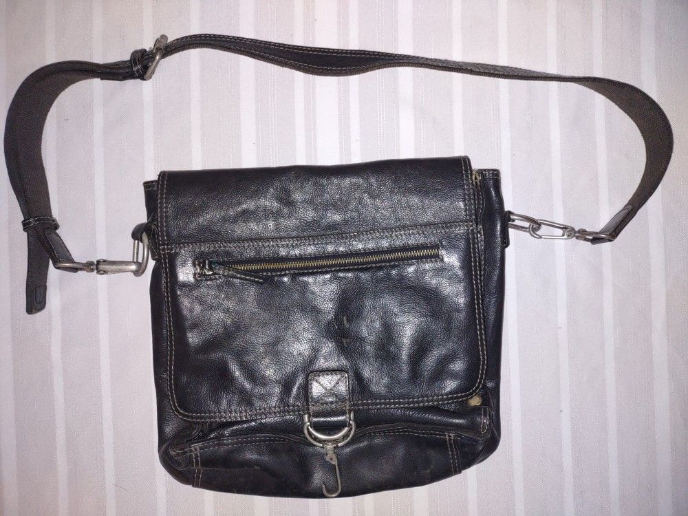 A Well-broken In Crossbody Leather Men's Bag