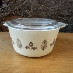 Vintage 1 Quart Pyrex With Lid Gold Leaves