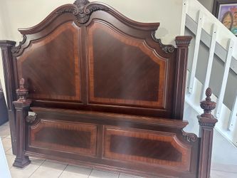 Bedroom set bed with 2 night stands