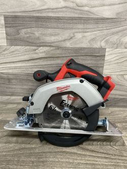 MILWAUKEE M18 18V Lithium-Ion Cordless Circular Saw (A1D027217)