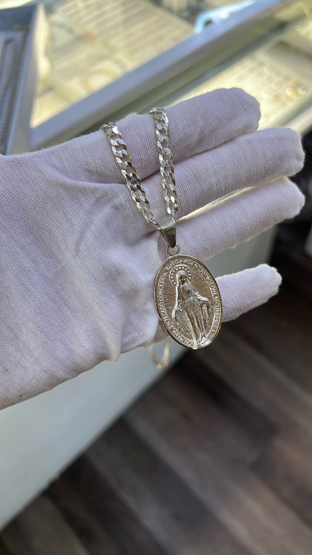 Silver Chain And Pendant