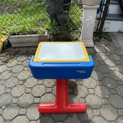  Little Tikes Children’s Desk with Seat ✏️