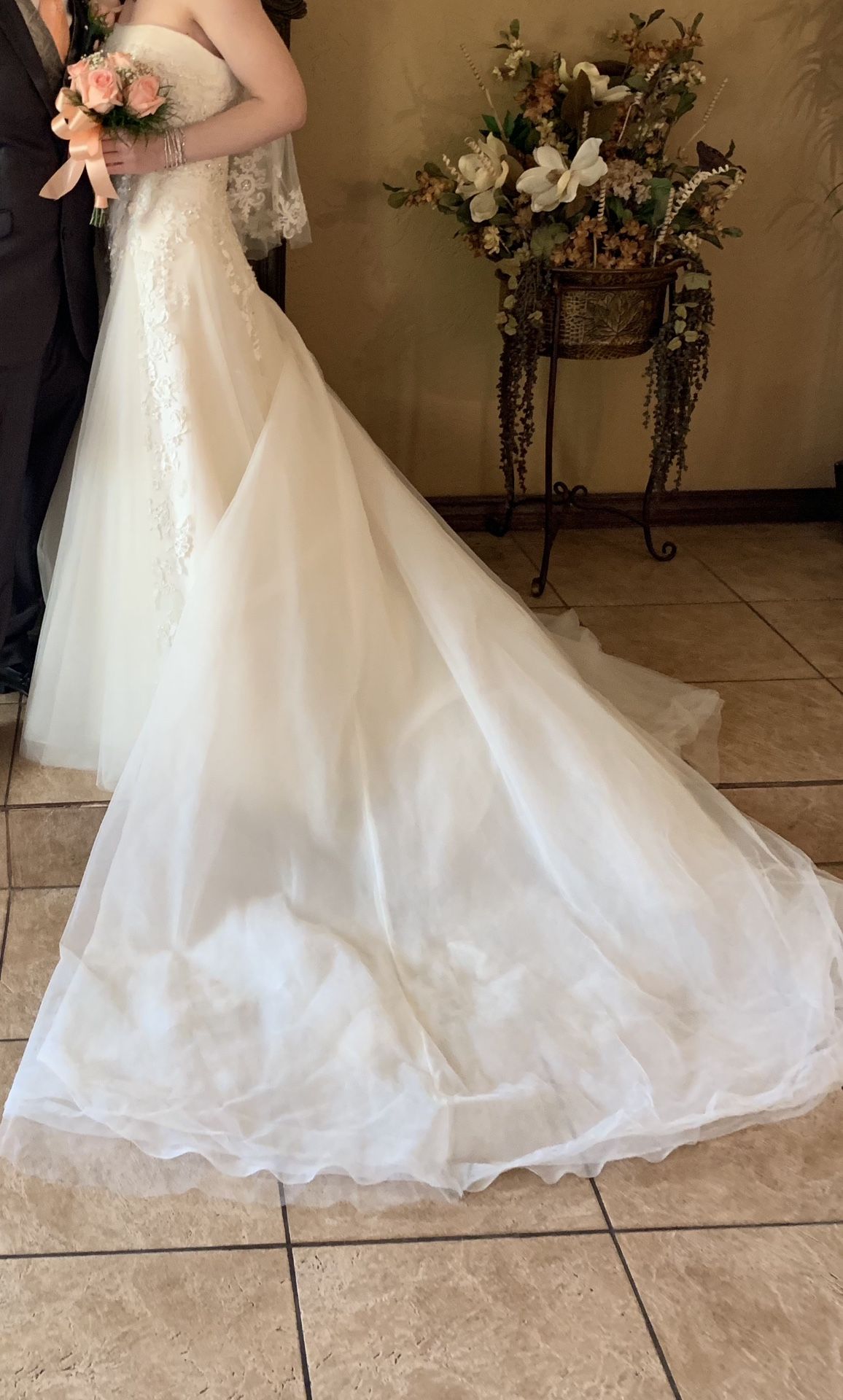 Beautiful Size 4 Wedding Dress