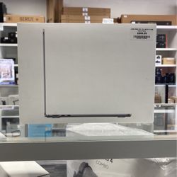 13” MacBook Air M2 8gb/512gb SSD Open Box